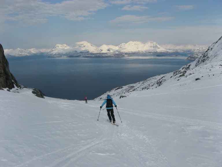Pratiquer du ski bateau en Norvège pour découvrir l’Alpes de Lyngen