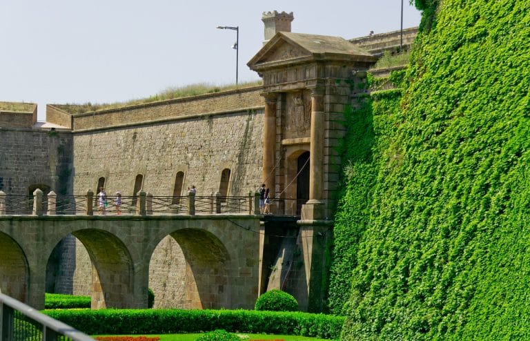 Mieux comprendre l&rsquo;histoire et le contexte de l&rsquo;architecture romane de la région de Gérone