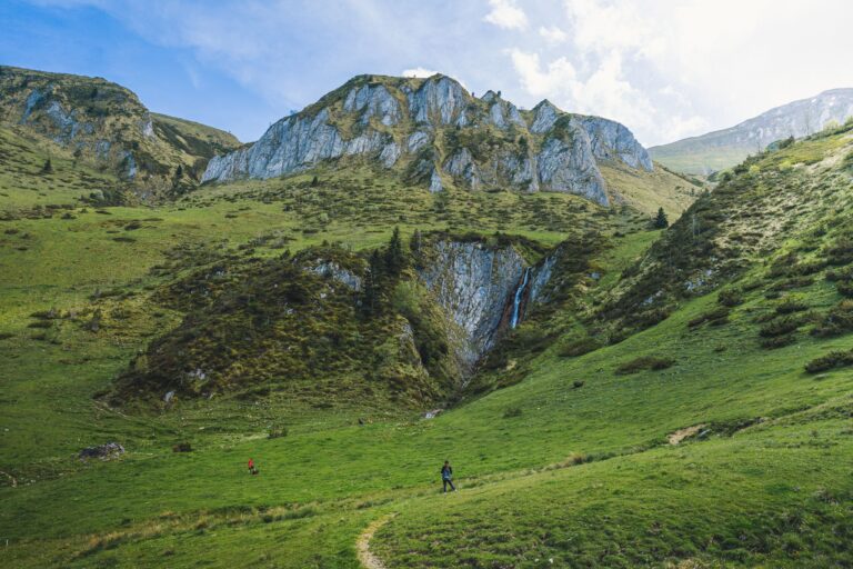 Envie de découvrir la beauté des Pyrénées lors d&rsquo;un séjour de randonnée et de nature ?