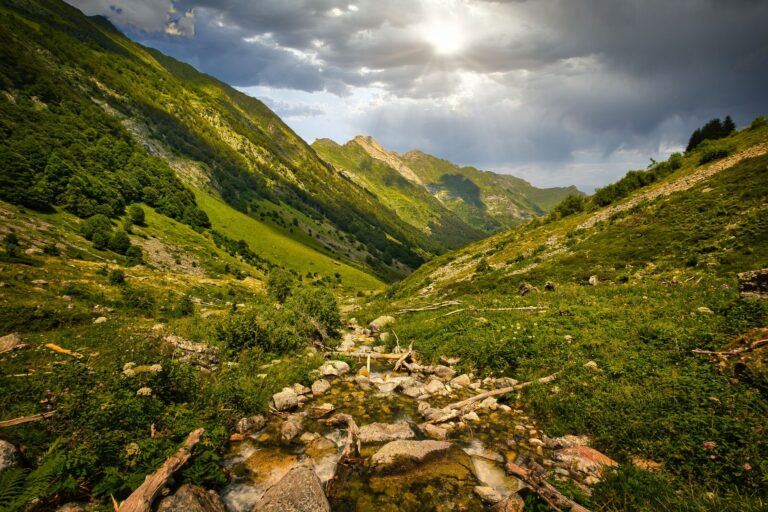Quels sont les plus beaux itinéraires de trekking dans les Pyrénées ?