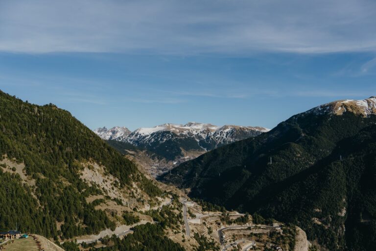 Partir en trek dans les Pyrénées : quelle est la meilleure itinéraire ?