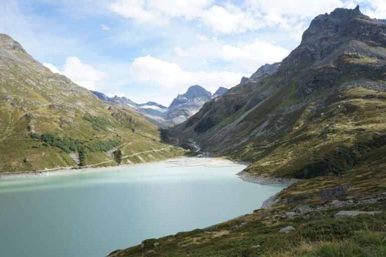 Envie de découvrir les Pyrénées à travers un séjour de randonnée ?