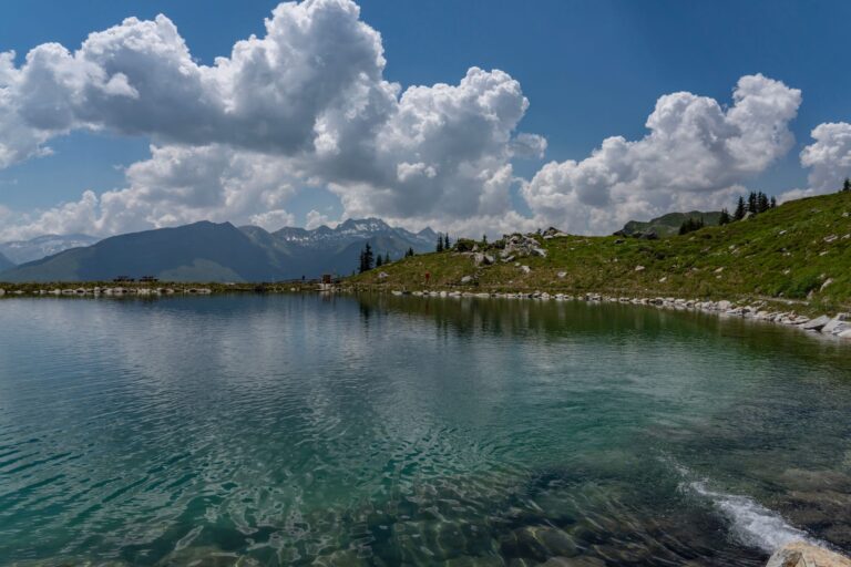 Quelles sont les meilleures destinations pour une aventure en plein coeur des montagnes?