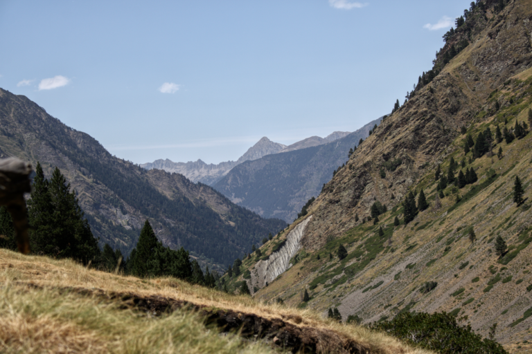 Quelles merveilles naturelles découvrir lors d&rsquo;une randonnée dans les Pyrénées ?