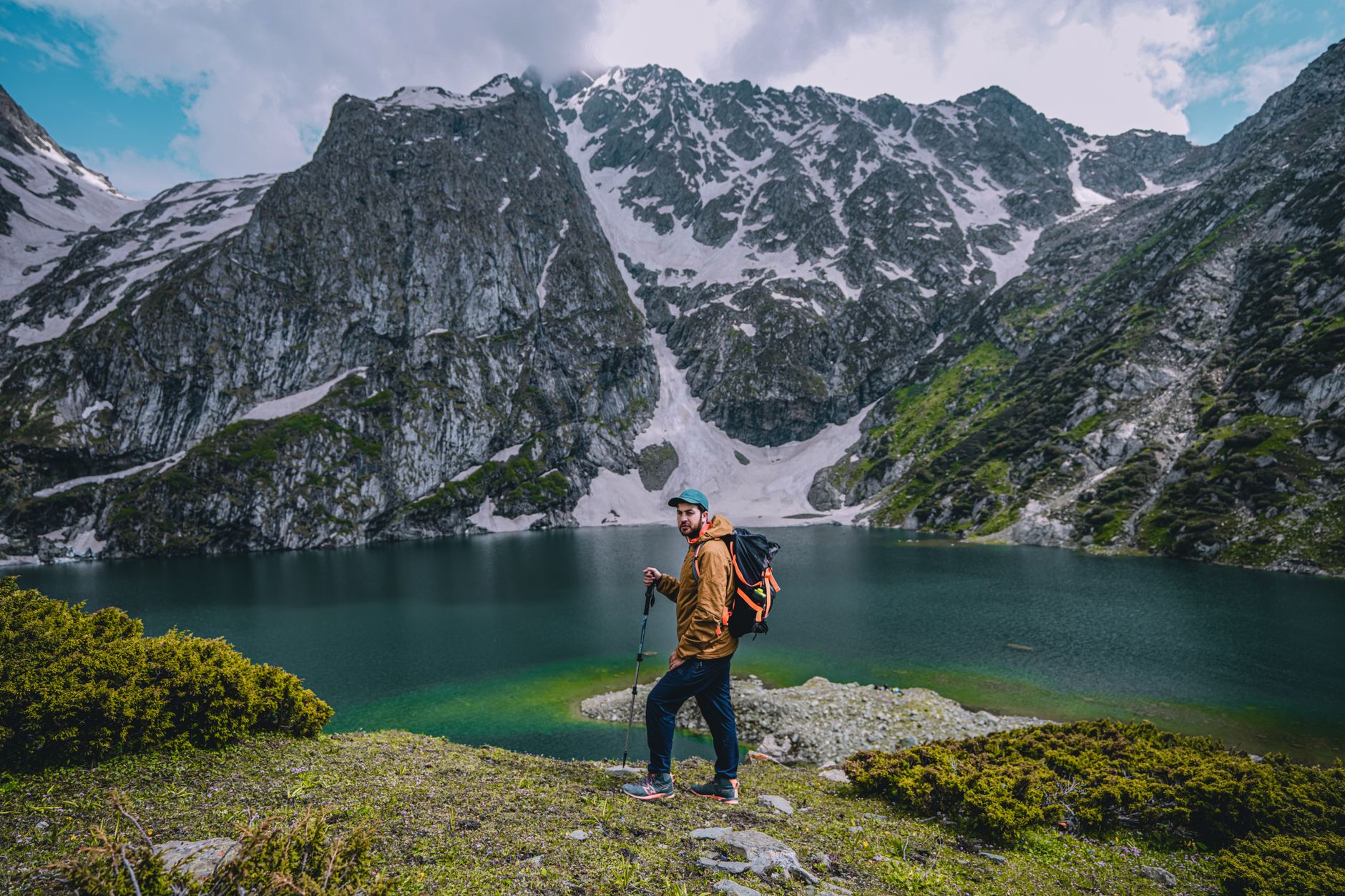 Quels trésors cachés attendent les explorateurs des sentiers de montagne ?